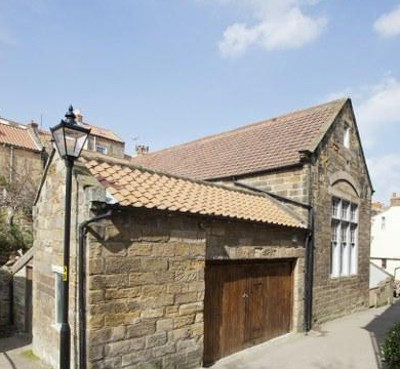 This cottage in Robin Hoods Bay is a holiday cottage sleeping 10 people