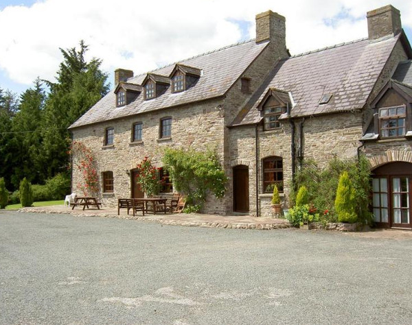 Alexanderstone Manor in Groesfford, near Brecon, sleeps 12 people