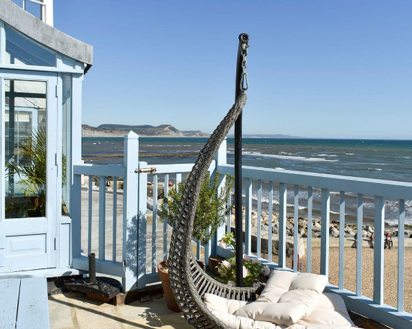 Bell Cliff House in Lyme Regis sleeps 4 people