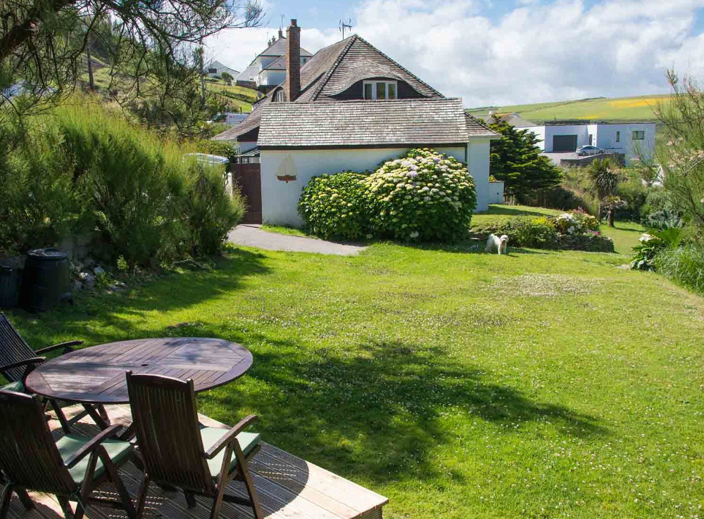 Blue Seas has a lawned garden