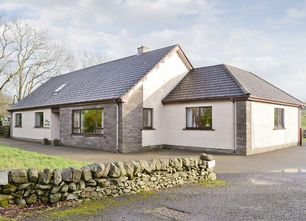 Mill Dam House in Springholm near Castle Douglas is a holiday cottage sleeping 14 people
