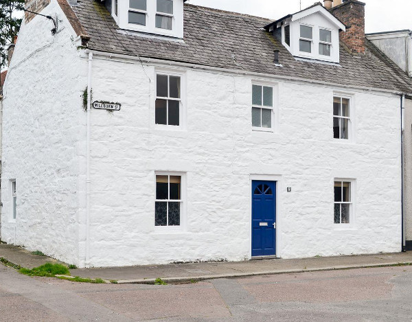 Millburn Cottage in Kirkcudbright, Dumfries and Galloway, is a stone cottage sleeping 4 people