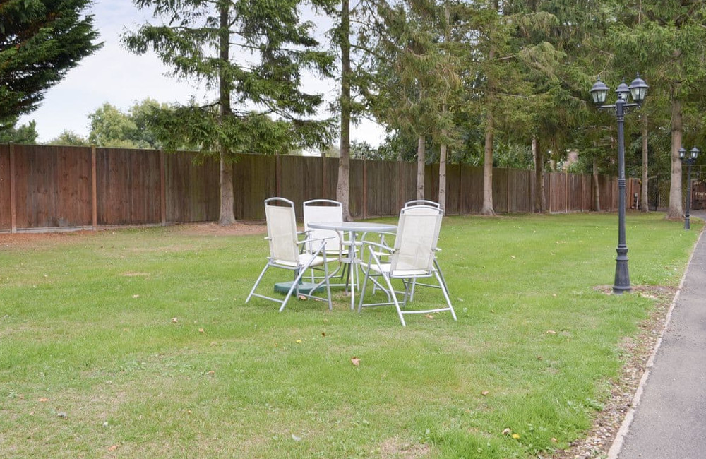 Pinewood Cottage has a lawned garden