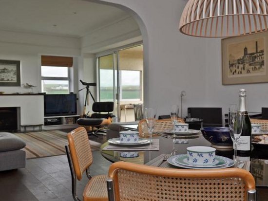 Inside South Riding, Thurlestone
