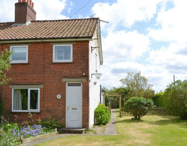 The Boat House in Catfield, near Ludham, sleeps 6 people