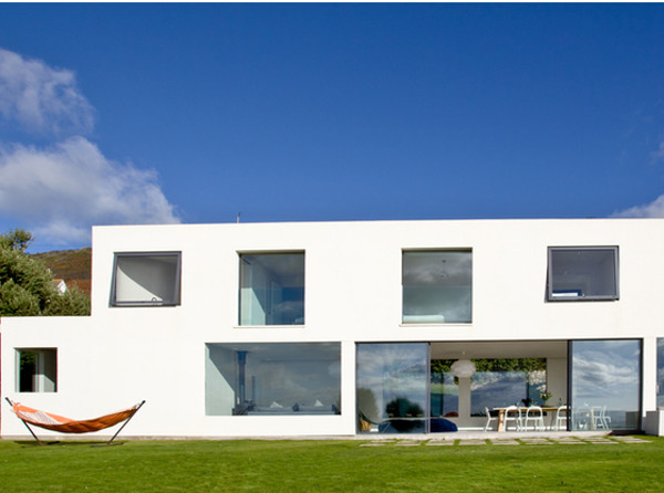 White Shores in Praa Sands is a hot tub cottage sleeping 11 people